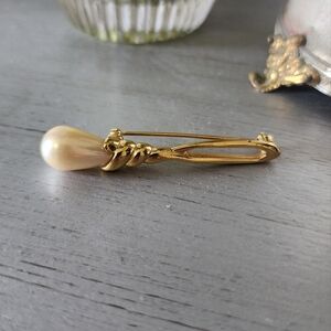 VINTAGE TRIFARI BROOCH SIGNED